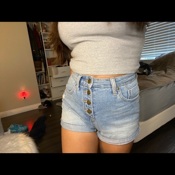TILLYS BAGGY BUTTON UP SHORTS - Picture 2 of 2